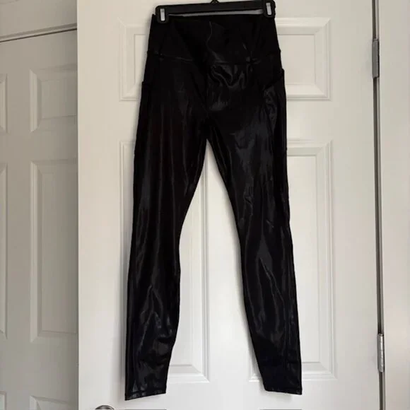 Fabletics Anywhere Motion365+ Shine High-Waisted Legging - Picture 2 of 4